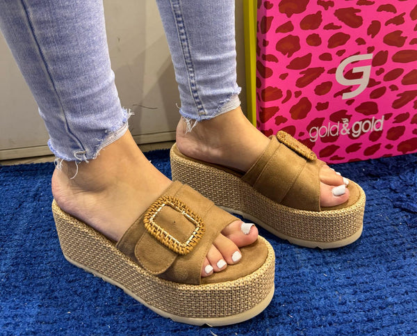 Scalzato zeppa donna gold&gold camel gk179